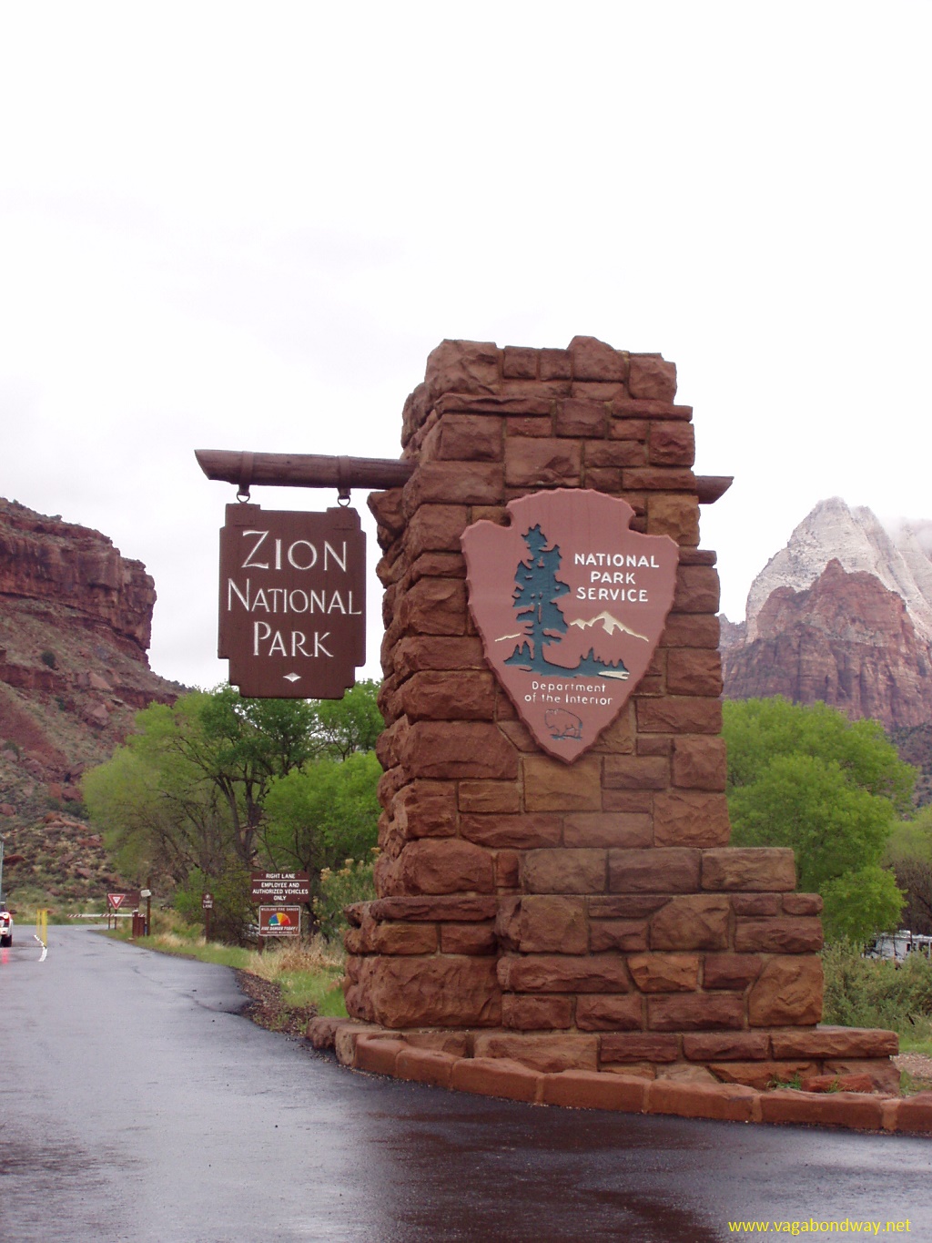 park entrance sign to Zion National Park